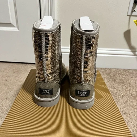 UGG Classic Short Silver Sparkles Boots in box - Picture 4 of 9